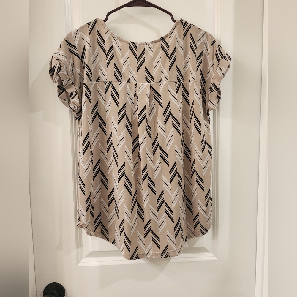 Beige Chevron Pattern Top - Picture 3 of 3